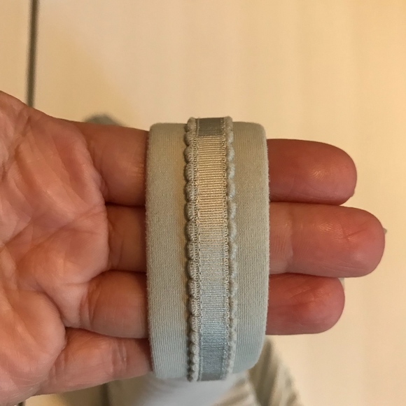 🌼🌸Lululemon wide strap tank with built in bra. 6 - Picture 5 of 6